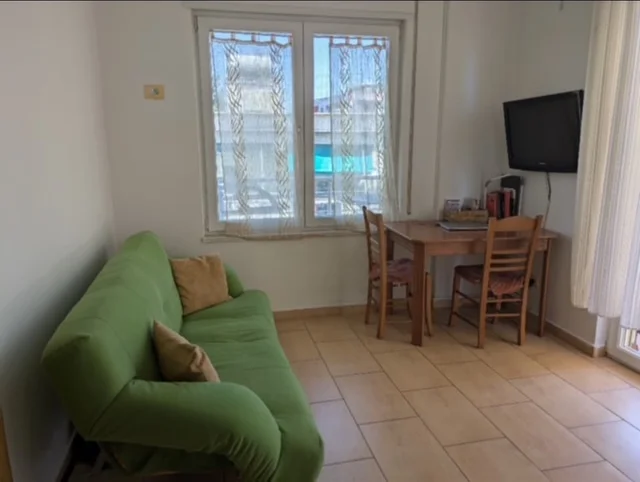 Durres, jepet me qera apartament ne plazh 1+1+Ballkon Kati 2, 400 € (Rruga Agaveve)