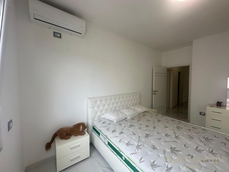 Tirane, jepet me qera apartament 2+1+Ballkon Kati 2, 125 m² 750 € (Rruga e Ullishtes)