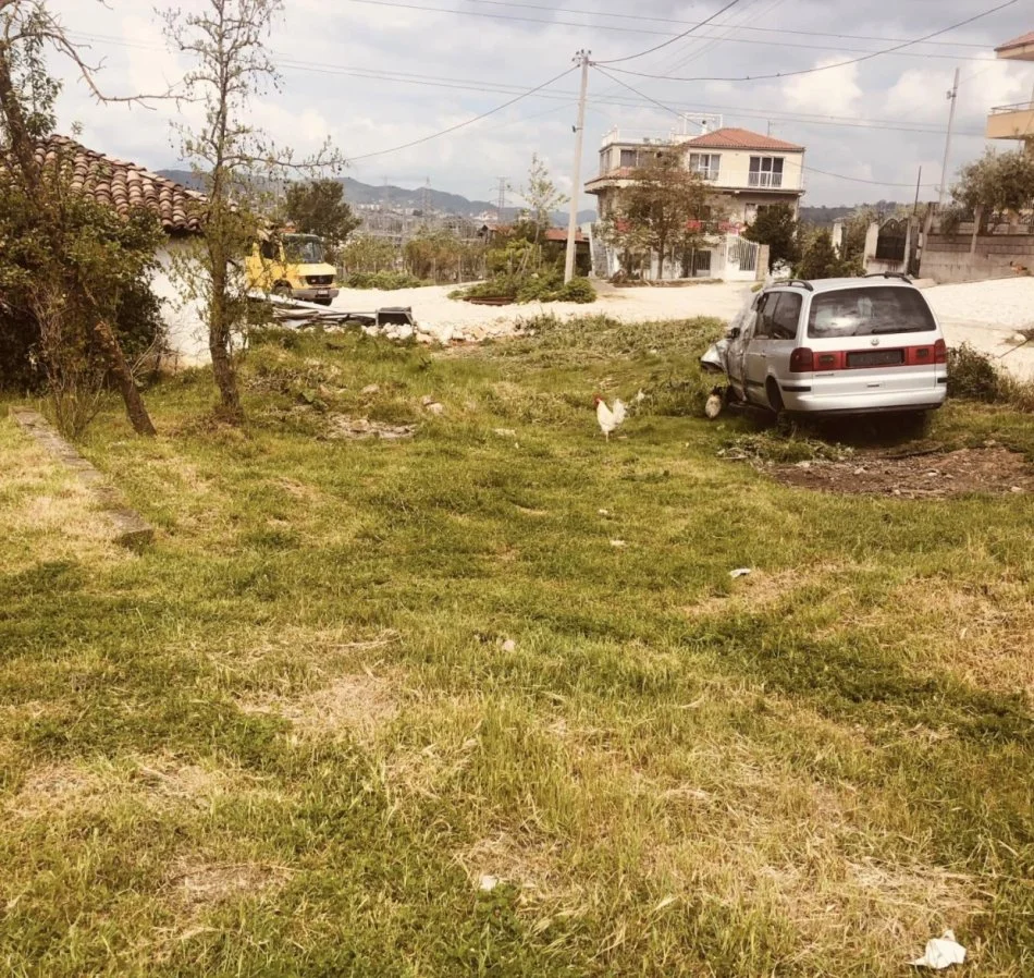 Tirane, shitet truall , 300 m² 100.000 € (Azem Galica)
