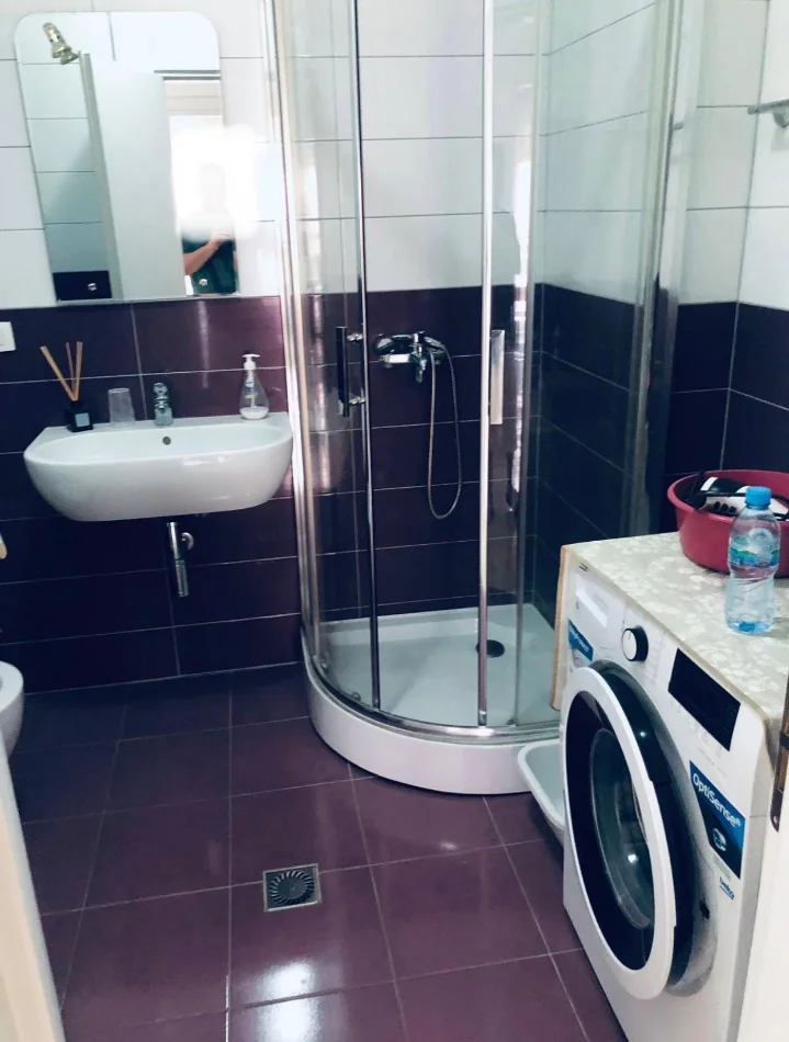 Tirane, jepet me qera apartament 2+1+Ballkon Kati 2, 720 € (Selvia Gjimnazi Partizani)