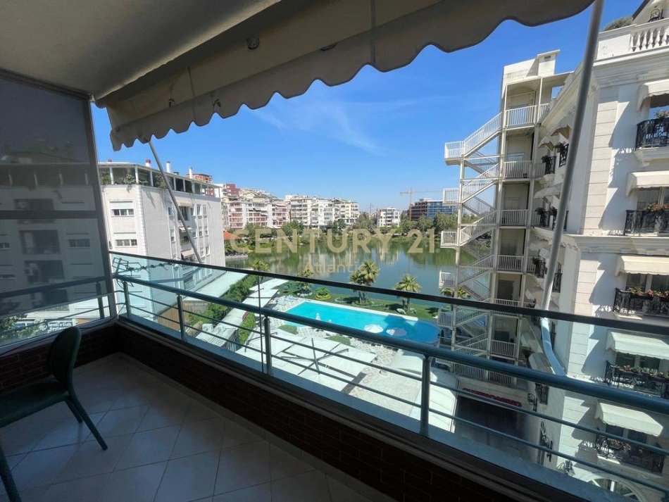 Tirane, jepet me qera apartament 2+1+Aneks+Ballkon Kati 4, 130 m² 1.200 € 
