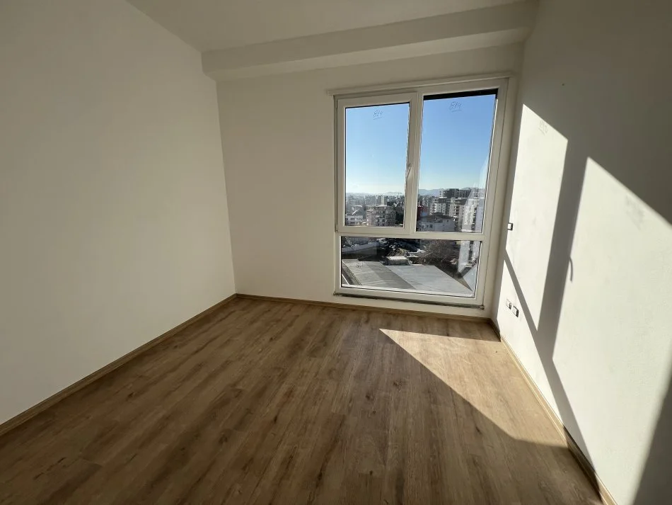 Tirane, shitet apartament 2+1+Ballkon Kati 9, 92 m² 175.000 € (Rruga Egnatia)