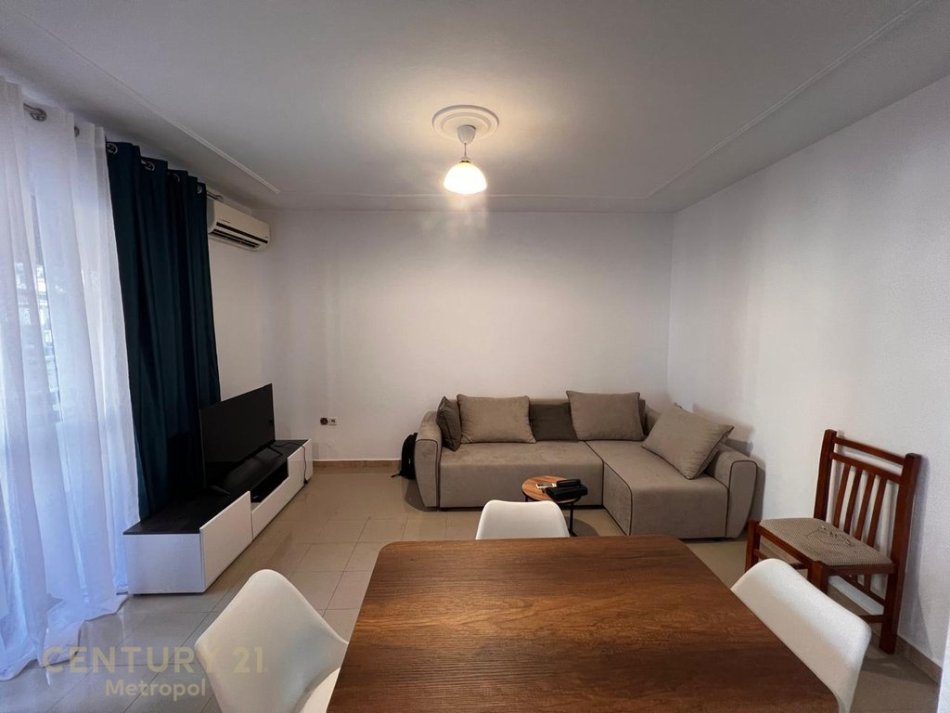 Tirane, jepet me qera apartament 2+1+Ballkon Kati 5, 100 m² 650 € (reuga e durresit)