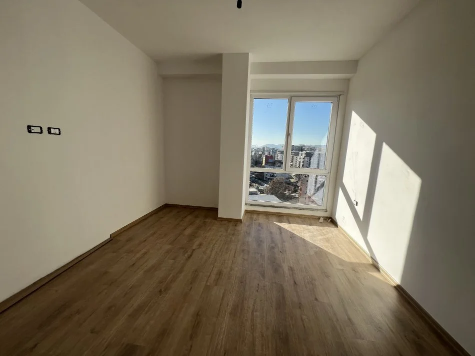 Tirane, shitet apartament 2+1+Ballkon Kati 9, 92 m² 175.000 € (Rruga Egnatia)