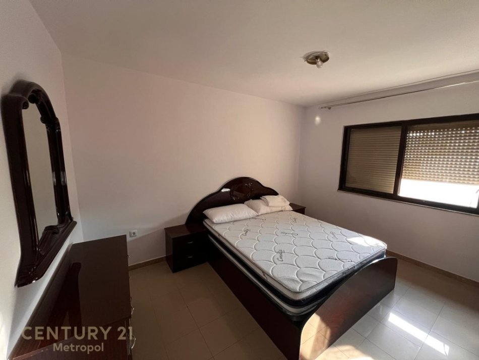 Tirane, jepet me qera apartament 2+1+Ballkon Kati 5, 100 m² 650 € (reuga e durresit)