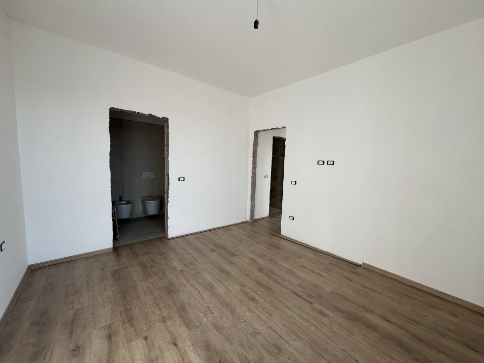 Tirane, shitet apartament 2+1+Ballkon Kati 9, 92 m² 175.000 € (Rruga Egnatia)