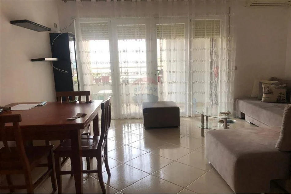 Tirane, jepet me qera apartament Kati 4, 100 m² 450 € 