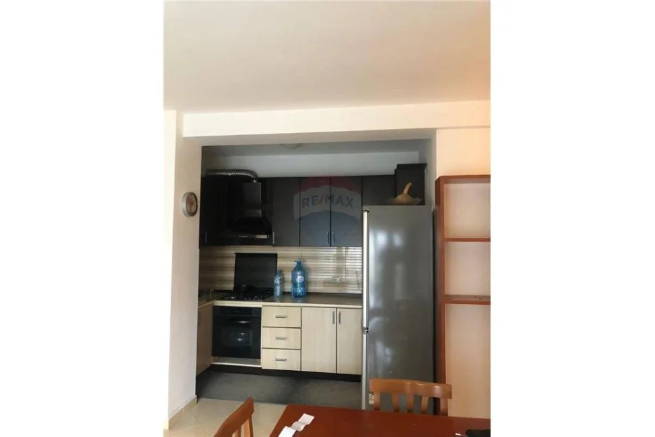 Tirane, jepet me qera apartament Kati 4, 100 m² 450 € 