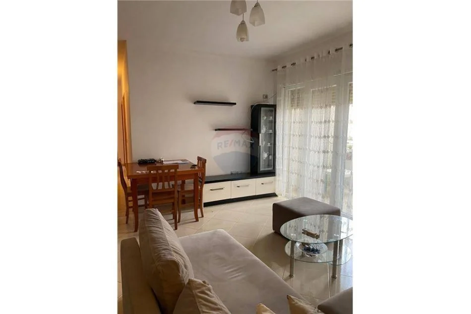 Tirane, jepet me qera apartament Kati 3, 100 m² 450 € 