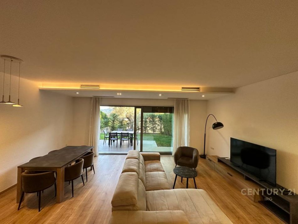 Tirane, jepet me qera Vile 2 Katshe Kati 2, 220 m² 2.500 € (Olive Grove)