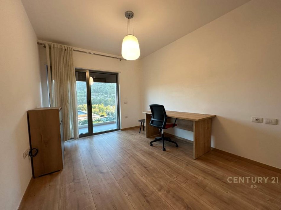 Tirane, jepet me qera Vile 2 Katshe Kati 2, 220 m² 2.500 € (Olive Grove)