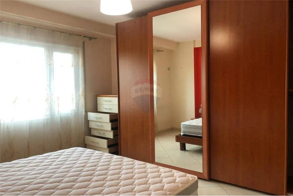 Tirane, jepet me qera apartament Kati 3, 100 m² 450 € 