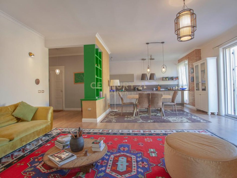 Tirane, jepet me qera apartament 2+1+Aneks+Ballkon Kati 6, 190 m² 1.950 € 