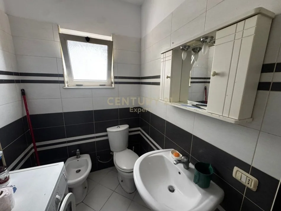 Tirane, jepet me qera apartament 1+1 Kati 6, 57 m² 550 € (Mine Peza)