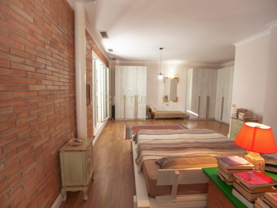 Tirane, jepet me qera apartament 2+1+Aneks+Ballkon Kati 6, 190 m² 1.950 € 