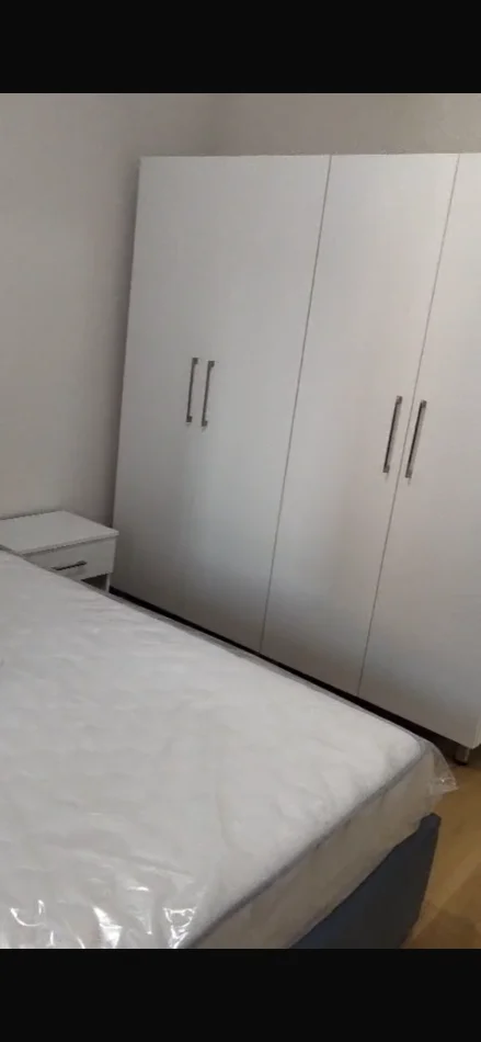 Tirane, shitet apartament 2+1+Ballkon Kati 4, 74 m² 130.000 € (Rruga Benjamin Kruta)