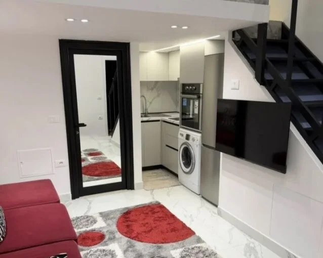 Tirane, jepet me qera apartament duplex 1+1 Kati 0, 35 m² 400 € (Yzberisht)