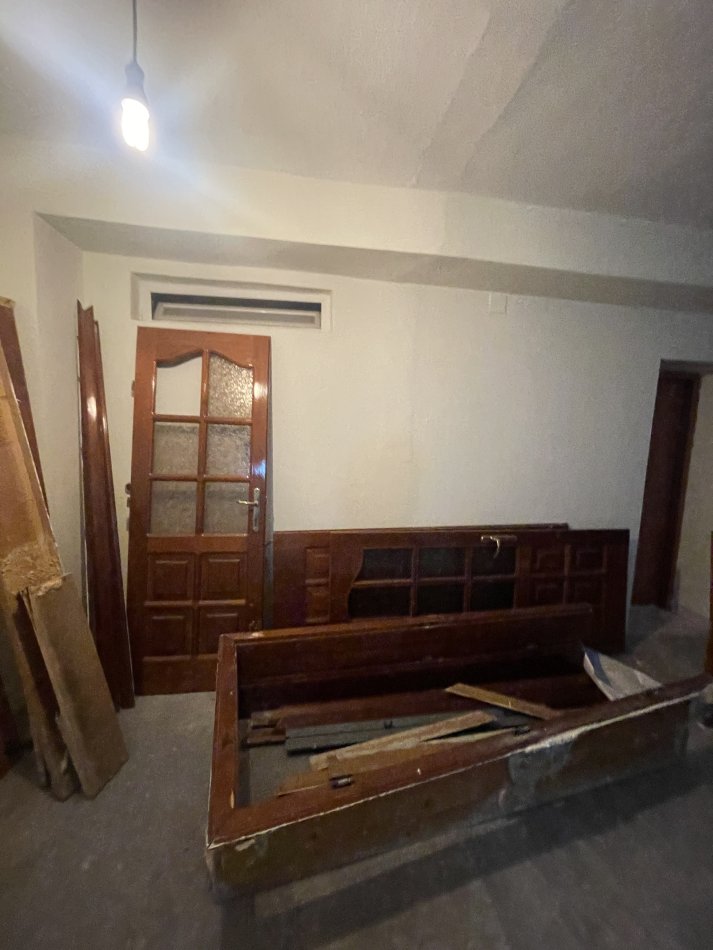 Tirane, jepet me qera zyre Kati 1, 40 m² 650 € (21 dhjetori)