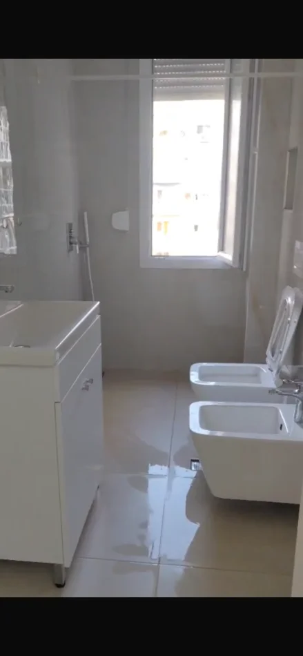 Tirane, shitet apartament 2+1+Ballkon Kati 4, 74 m² 130.000 € (Rruga Benjamin Kruta)