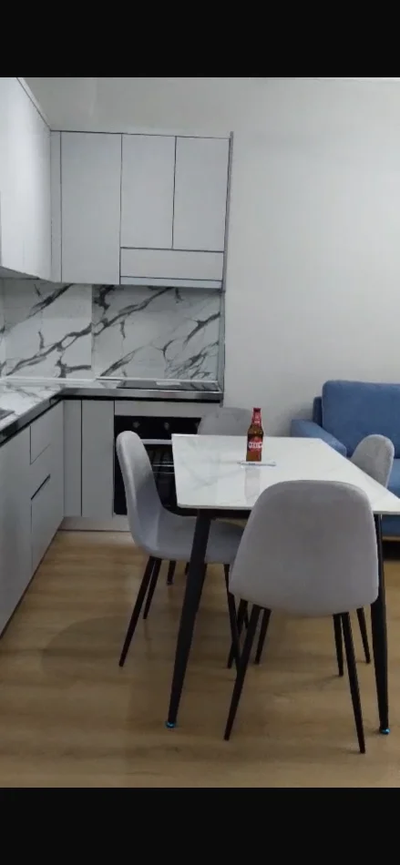 Tirane, shitet apartament 2+1+Ballkon Kati 4, 74 m² 130.000 € (Rruga Benjamin Kruta)