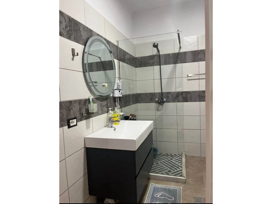 Tirane, jepet me qera apartament 2+1 Kati 2, 85 m² 850 € (Fusha Aviacionit)