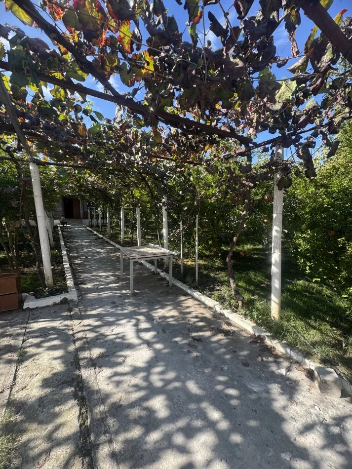 Tirane, jepet me qera shtepi private 3+1+Ballkon  600 euro €