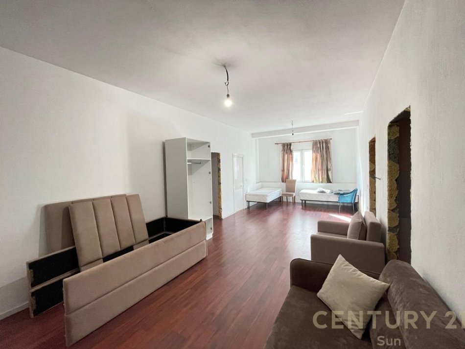 Tirane, jepet me qera Vile Kati 5, 298 m² 6.500 € 
