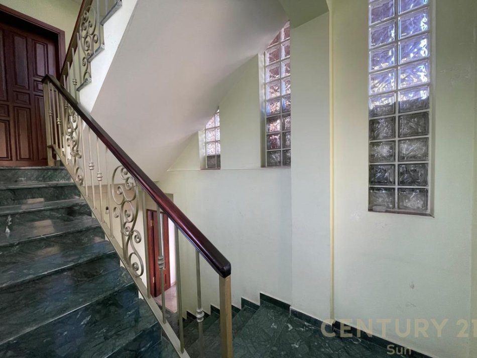 Tirane, jepet me qera Vile Kati 5, 298 m² 6.500 € 