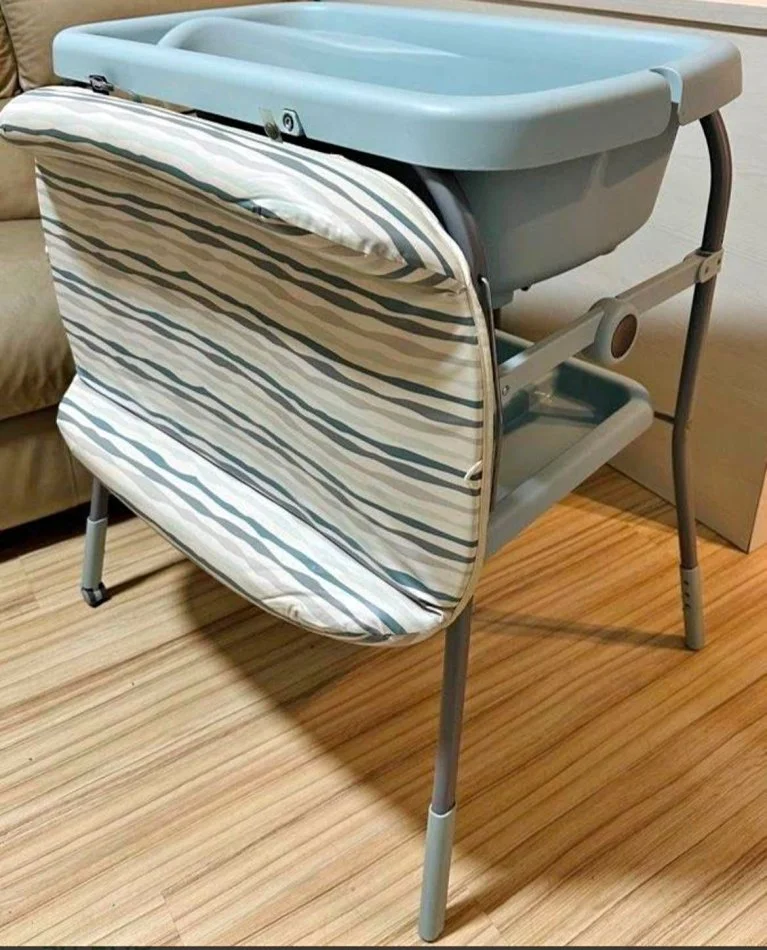 Tirane, shes Tavoline ndrrimi dhe govate Chicco 60 mije lek te vjetra