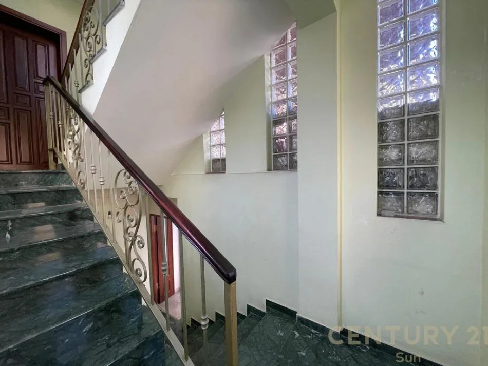 Tirane, jepet me qera Vile Kati 5, 298 m² 6.500 € 