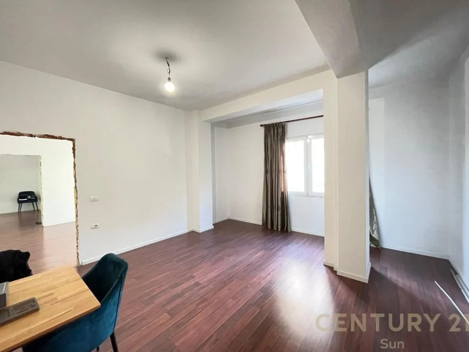 Tirane, jepet me qera Vile Kati 5, 298 m² 6.500 € 