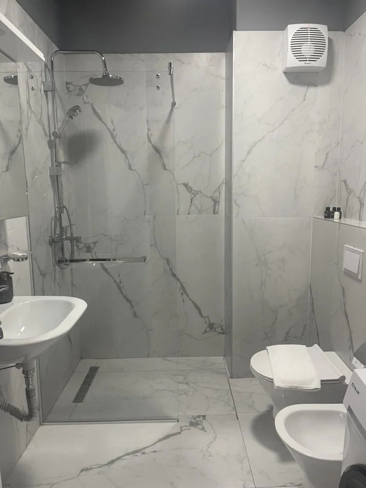 Tirane, jepet me qera apartament 1+1+Aneks+Ballkon Kati 7, 70 m² 600€ (Kompleksi ASL tek QSUT)