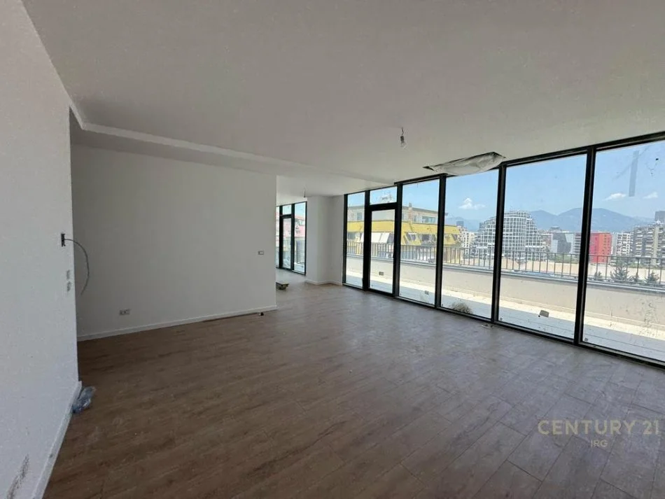 Tirane, jepet me qera ambjent biznesi Kati 4, 143 m² 1.600 € 