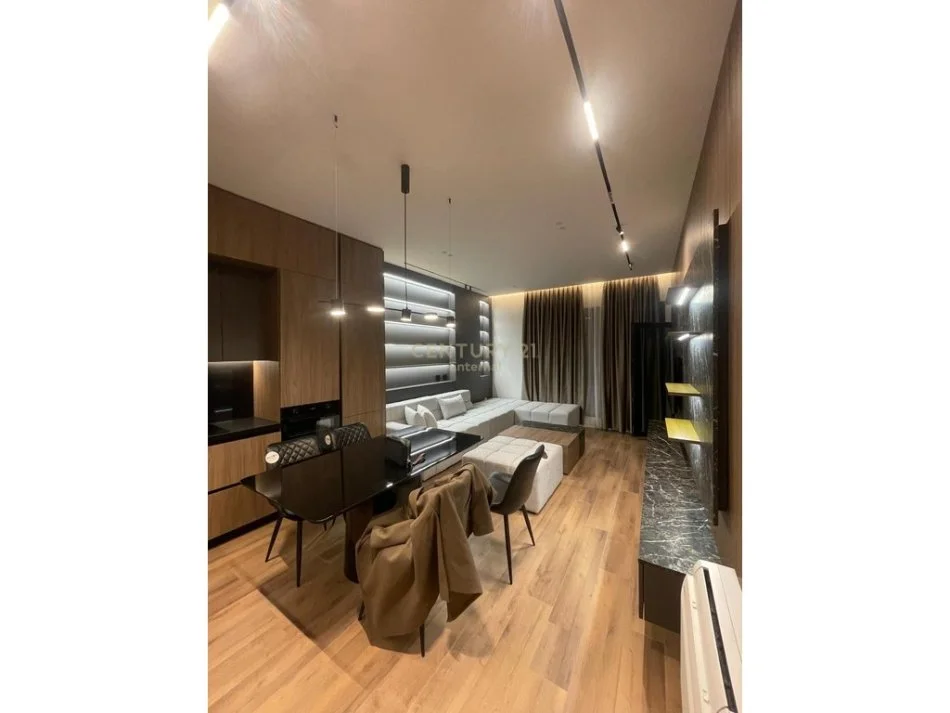 Tirane, jepet me qera apartament 1+1+Aneks+Ballkon Kati 5, 65 m² 900 € 