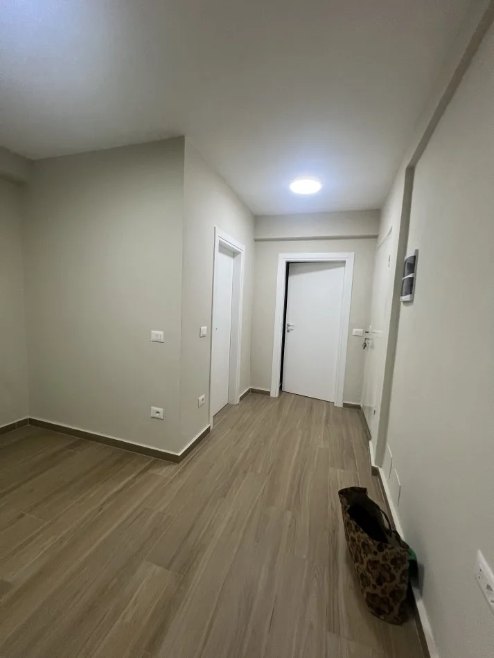 Tirane, jepet me qera nga Pronari, pa-komision zyre Kati 0, 50 m² 600 € 