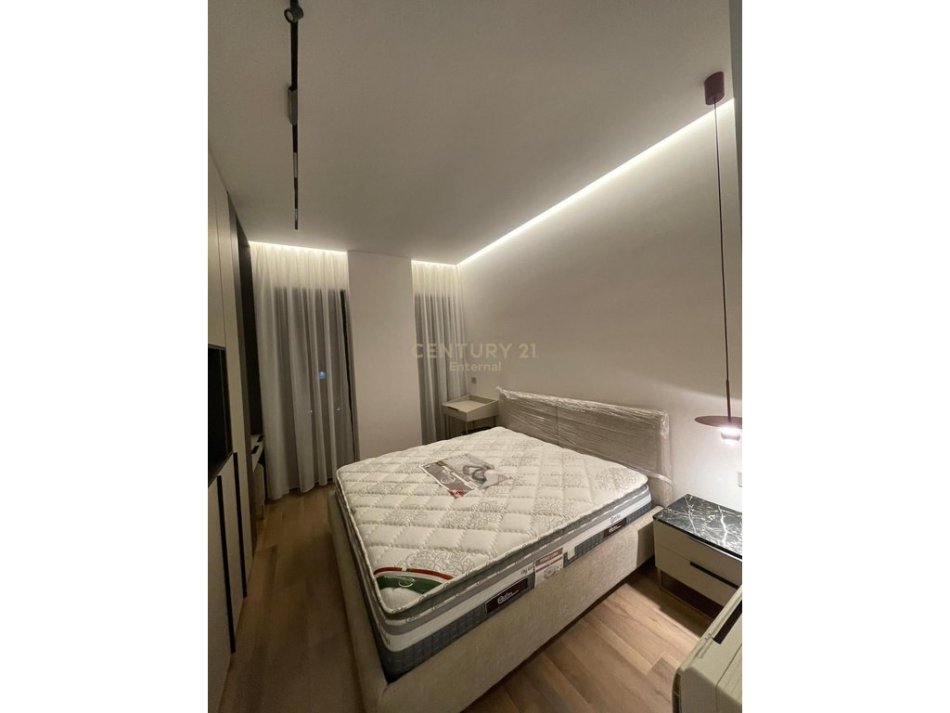 Tirane, jepet me qera apartament 1+1+Aneks+Ballkon Kati 5, 65 m² 900 € 