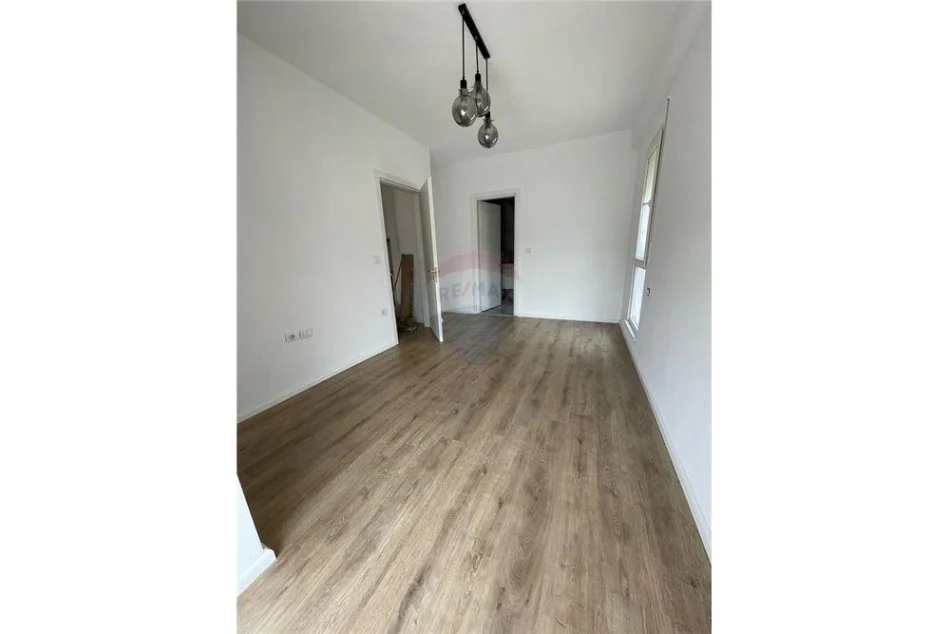 Tirane, shitet apartament Kati 3, 105 m² 150.000 € 