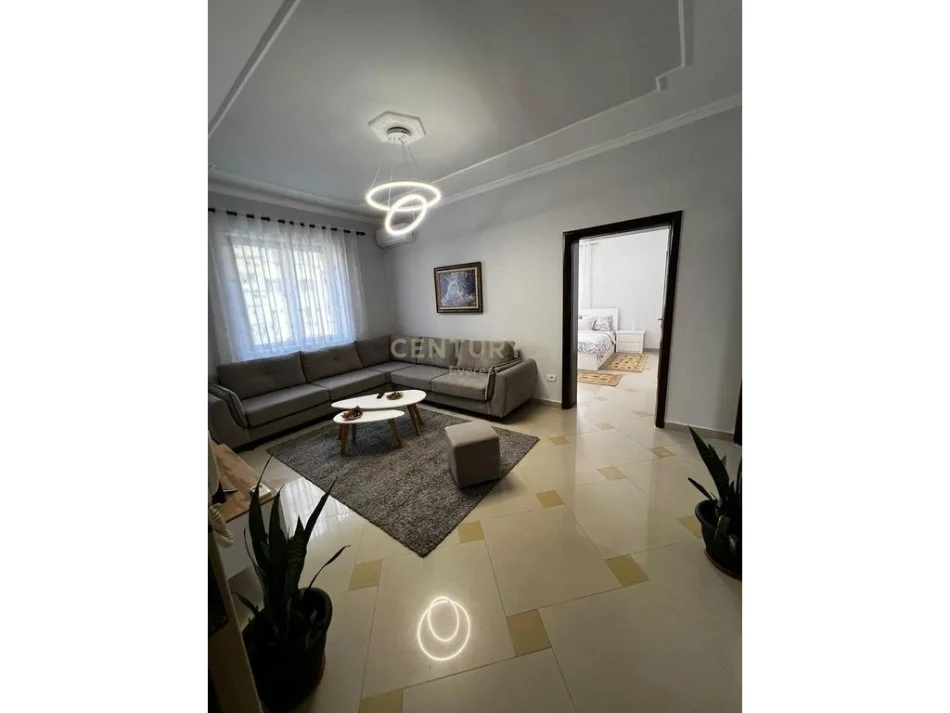 Tirane, jepet me qera apartament 1+1 Kati 3, 65 m² 600 € 