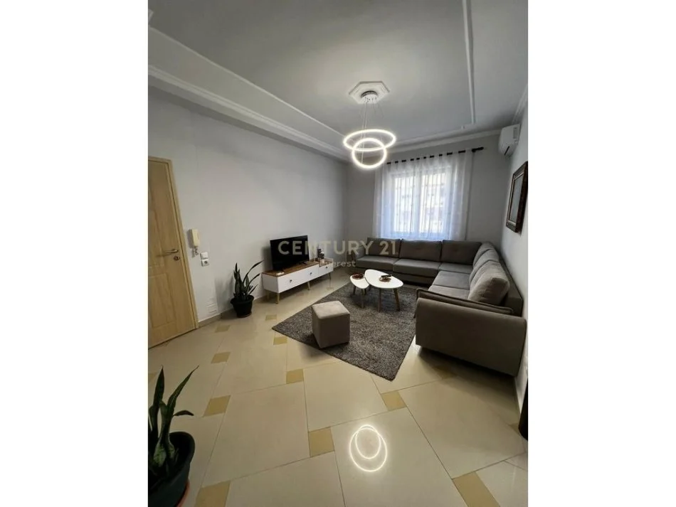 Tirane, jepet me qera apartament 1+1 Kati 3, 65 m² 600 € 