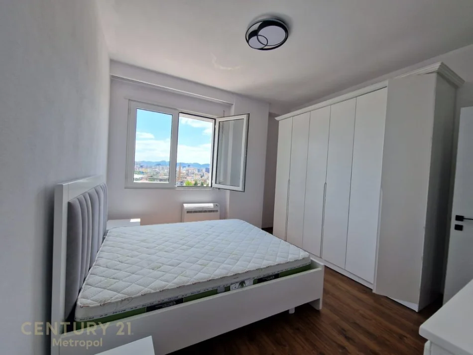 Tirane, shitet apartament 2+1+Ballkon Kati 7, 102 m² 