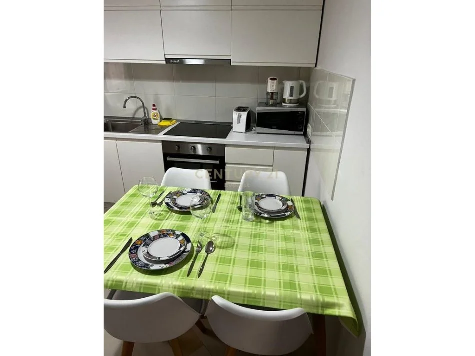 Tirane, jepet me qera apartament 1+1 Kati 3, 65 m² 600 € 