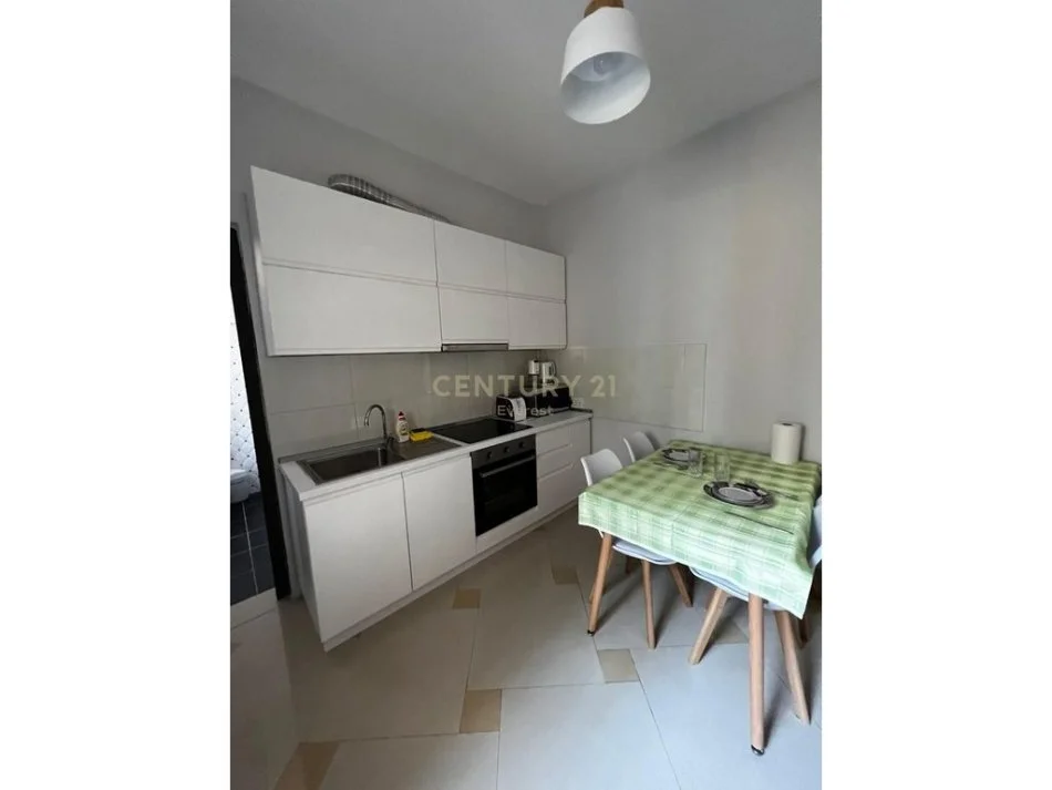 Tirane, jepet me qera apartament 1+1 Kati 3, 65 m² 600 € 