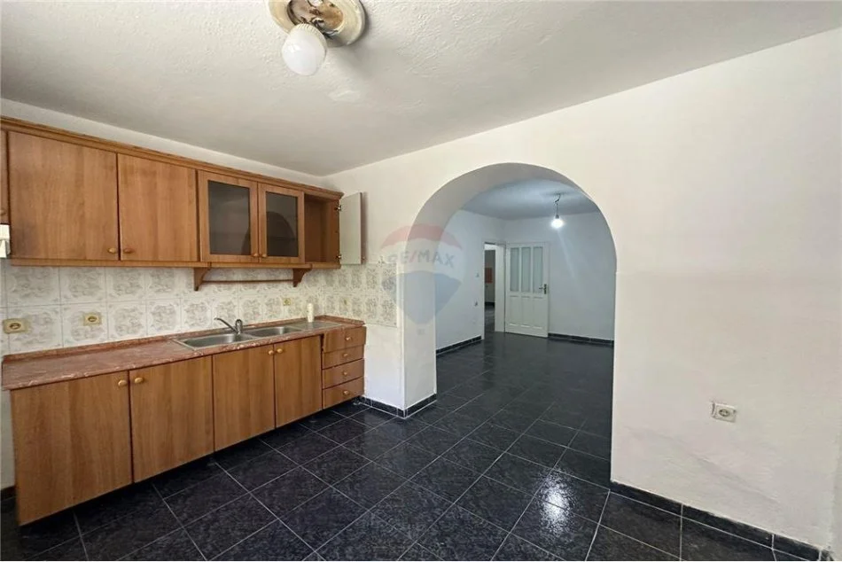 Tirane, shitet apartament Kati 1, 86 m² 137.600 € 