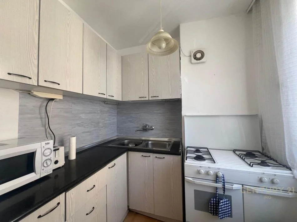 Tirane, jepet me qera apartament 1+1 Kati 3, 55 m² 425 € 