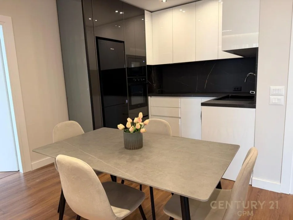 Tirane, jepet me qera apartament 2+1+Aneks+Ballkon Kati 8, 81 m² 1.200 € (Hoxha Tahsim)