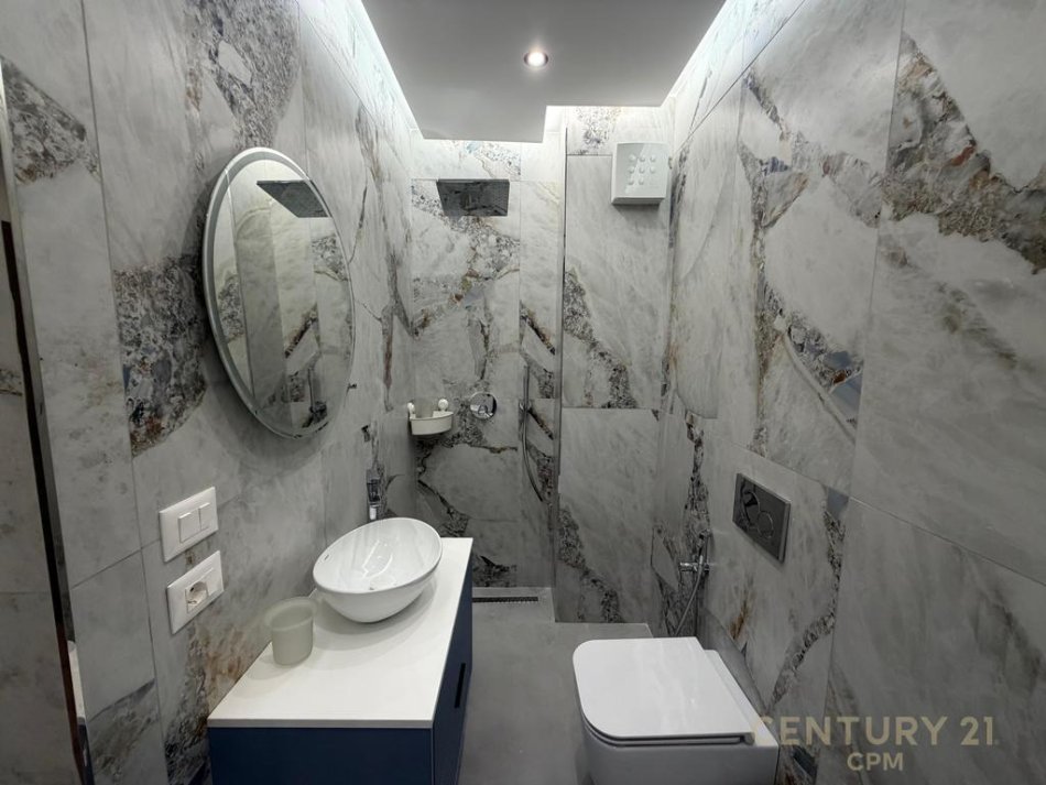 Tirane, jepet me qera apartament 2+1+Aneks+Ballkon Kati 8, 81 m² 1.200 € (Hoxha Tahsim)