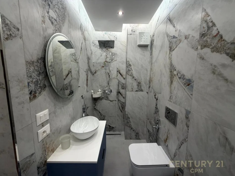 Tirane, jepet me qera apartament 2+1+Aneks+Ballkon Kati 8, 81 m² 1.200 € (Hoxha Tahsim)