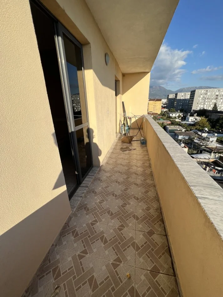 Tirane, jepet me qera apartament duplex 2+1 Kati 6, 110 m² 400 € (Perballe gjykates administrative ne Don Bosko)