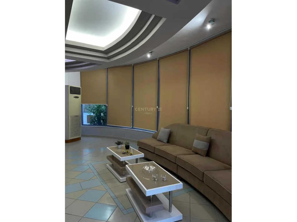 Sarande, jepet me qera hotel , 360 m² 27.000 € (Sarande qender)