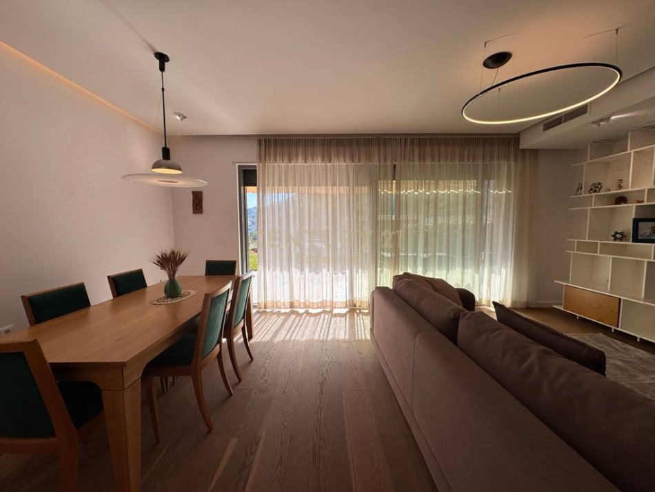 Tirane, jepet me qera Vile 2 Katshe , 352 m² 2.500 € (Olive Grove)